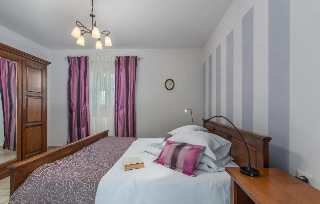 Villa Sana Selina 0*,